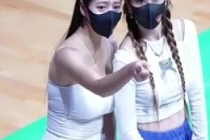 哇 满屏大长腿！这啦啦队都身材颜值兼具呀