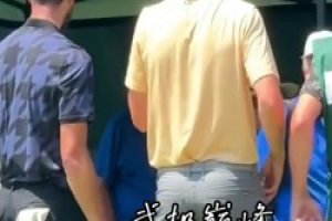 里夫斯与库里在太浩湖高尔夫名人赛相遇！他们在加微信吗？